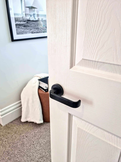 Zanda Door Handle - Streamline